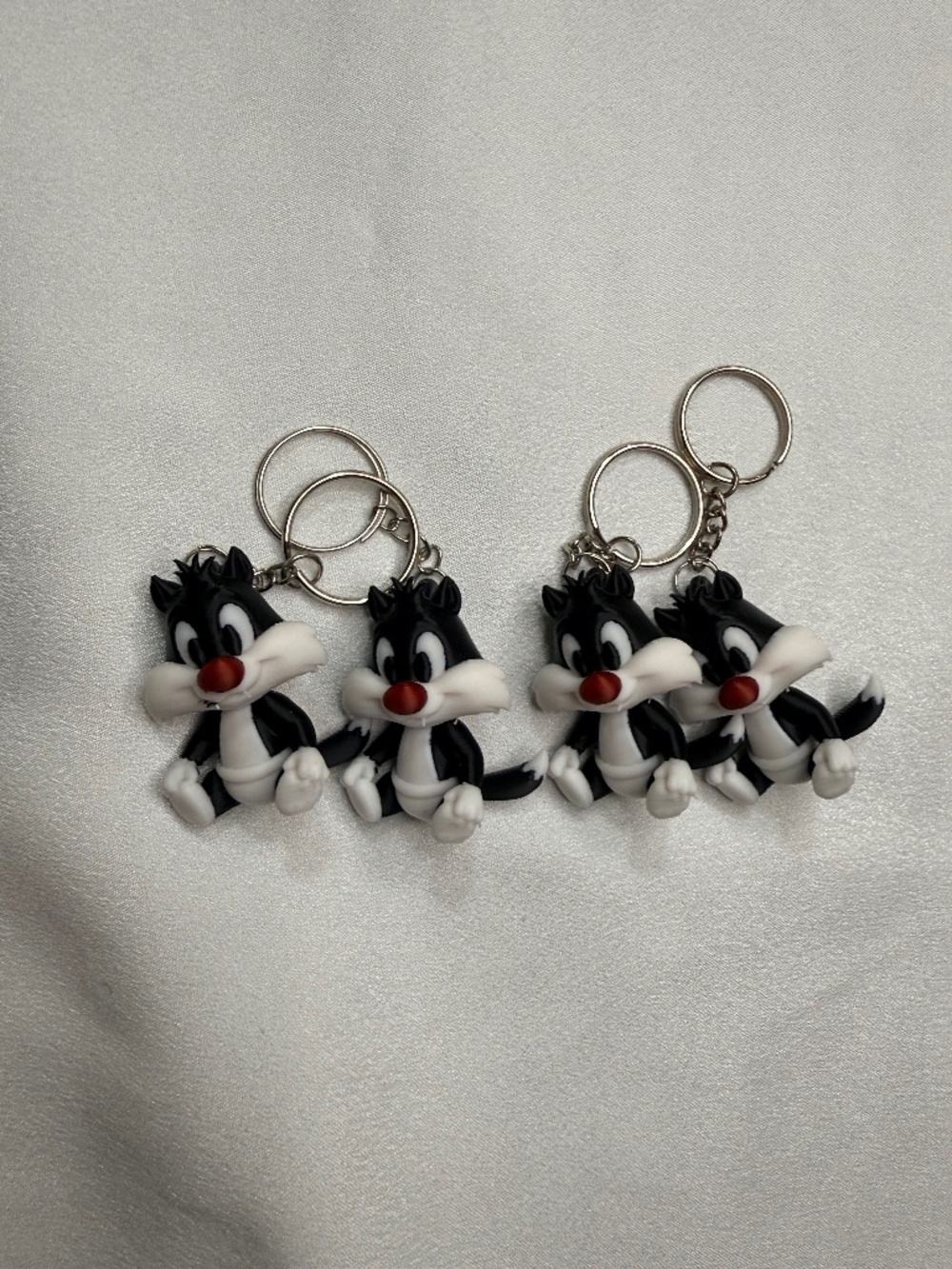 3D Printed Black & White Cartoon Cat Keychain – Cute Character Key Ring